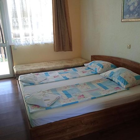 Стаи За Гости Нептун Tsarevo Exterior photo